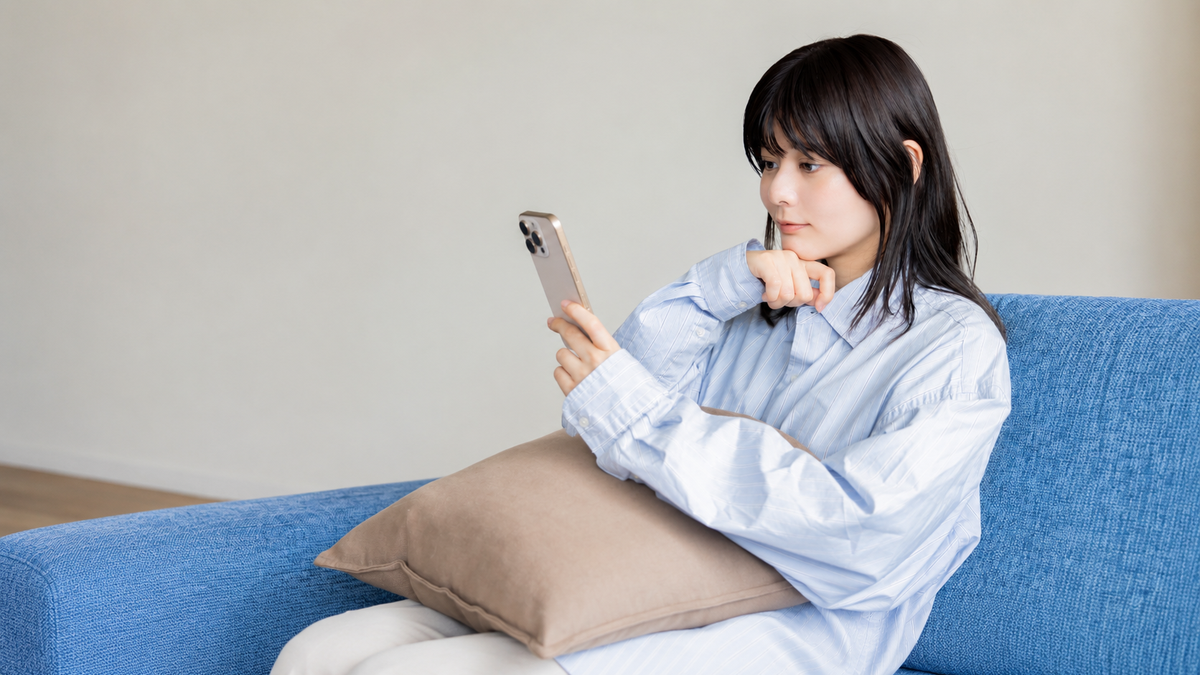スマホでChatGPTと英会話練習する手元のイメージ